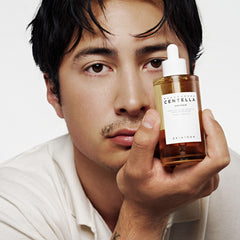 Centella Ampoule de 100 ml en una composición editorial