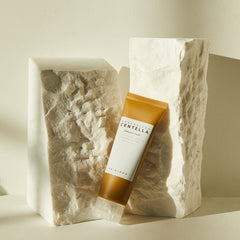 Centella Ampoule Foam en una composición editorial